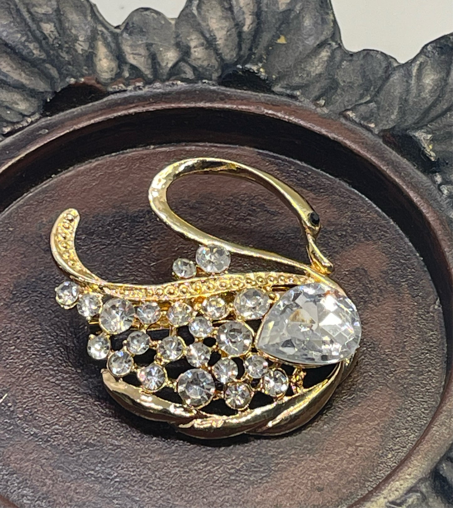 Luxe’s clear swan Crystal Brooch Rhinestone gold tone woman with rhinestone gift scarf accessory
