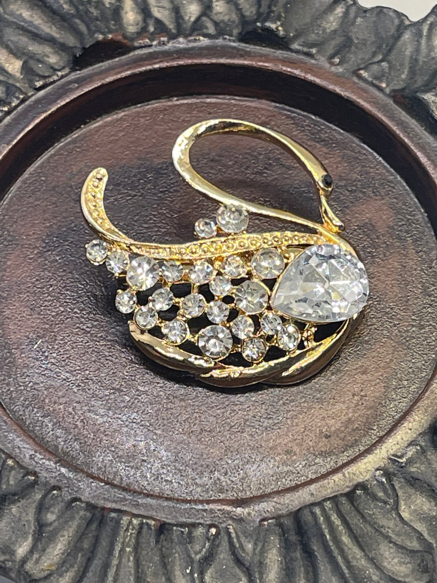 Luxe’s clear swan Crystal Brooch Rhinestone gold tone woman with rhinestone gift scarf accessory