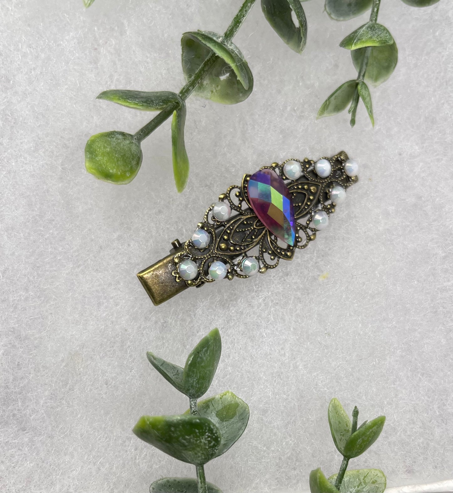 Iridescent Pearl Vintage Style Crystal Rhinestone 2,5” antique tone Metal Alligator clip brid