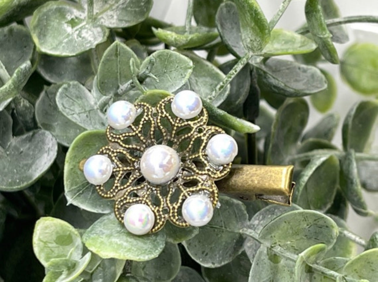 White Pearl Flower vintage antique style alligator clip approximately 2.0” long hair accessory bridal wedding Retro