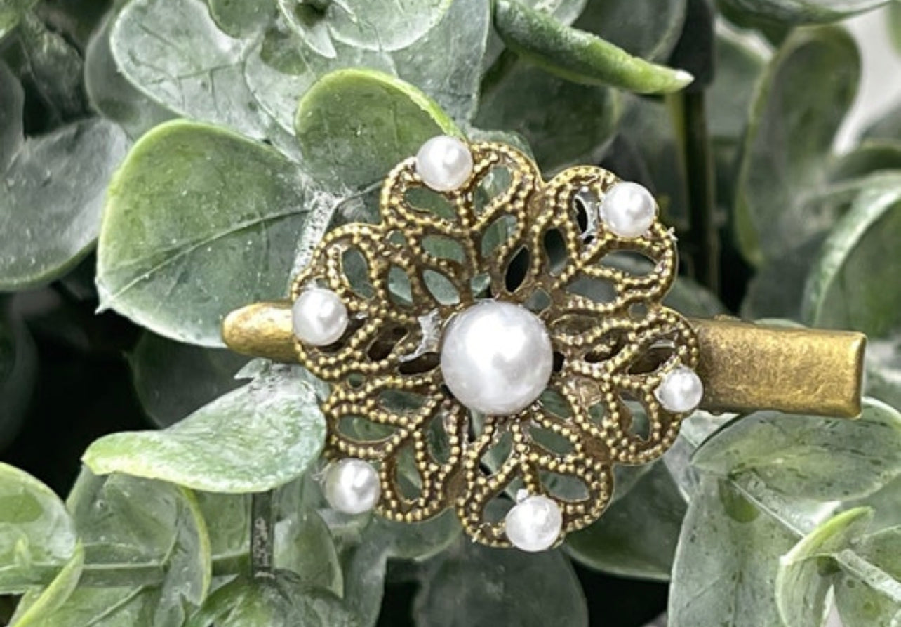 White Pearl Flower vintage antique style alligator clip approximately 2.0” long hair accessory bridal wedding Retro