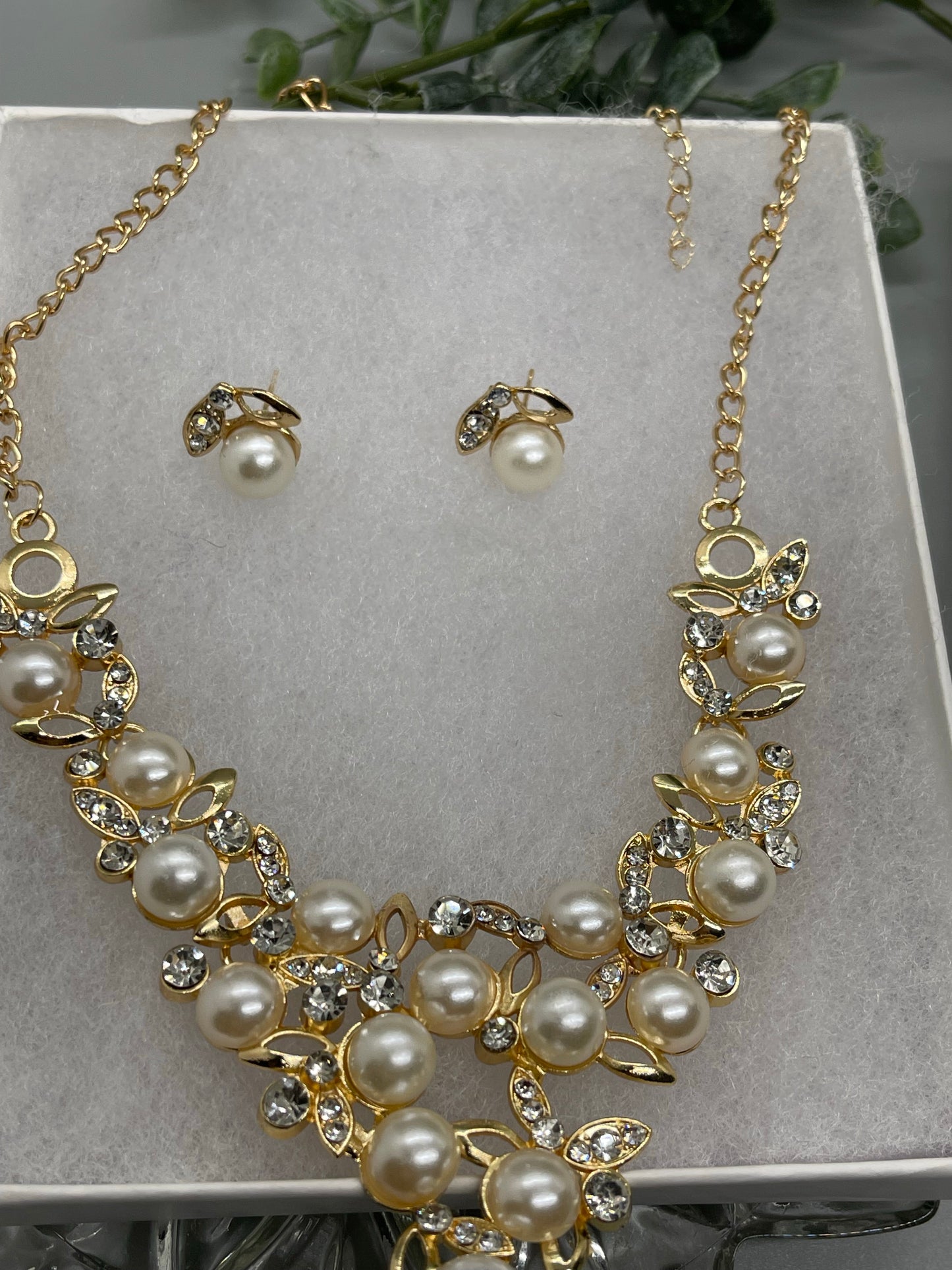 Pearls Crystal leaf gold necklace earrings set