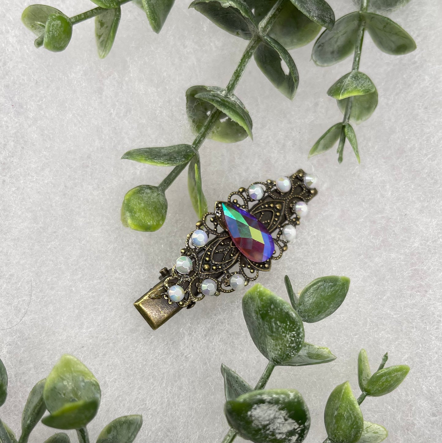 Iridescent Pearl Vintage Style Crystal Rhinestone 2,5” antique tone Metal Alligator clip brid