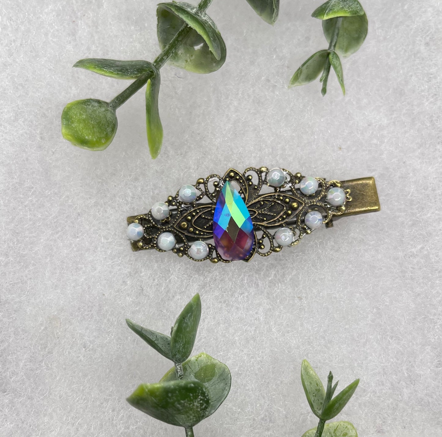 Iridescent Pearl Vintage Style Crystal Rhinestone 2,5” antique tone Metal Alligator clip brid