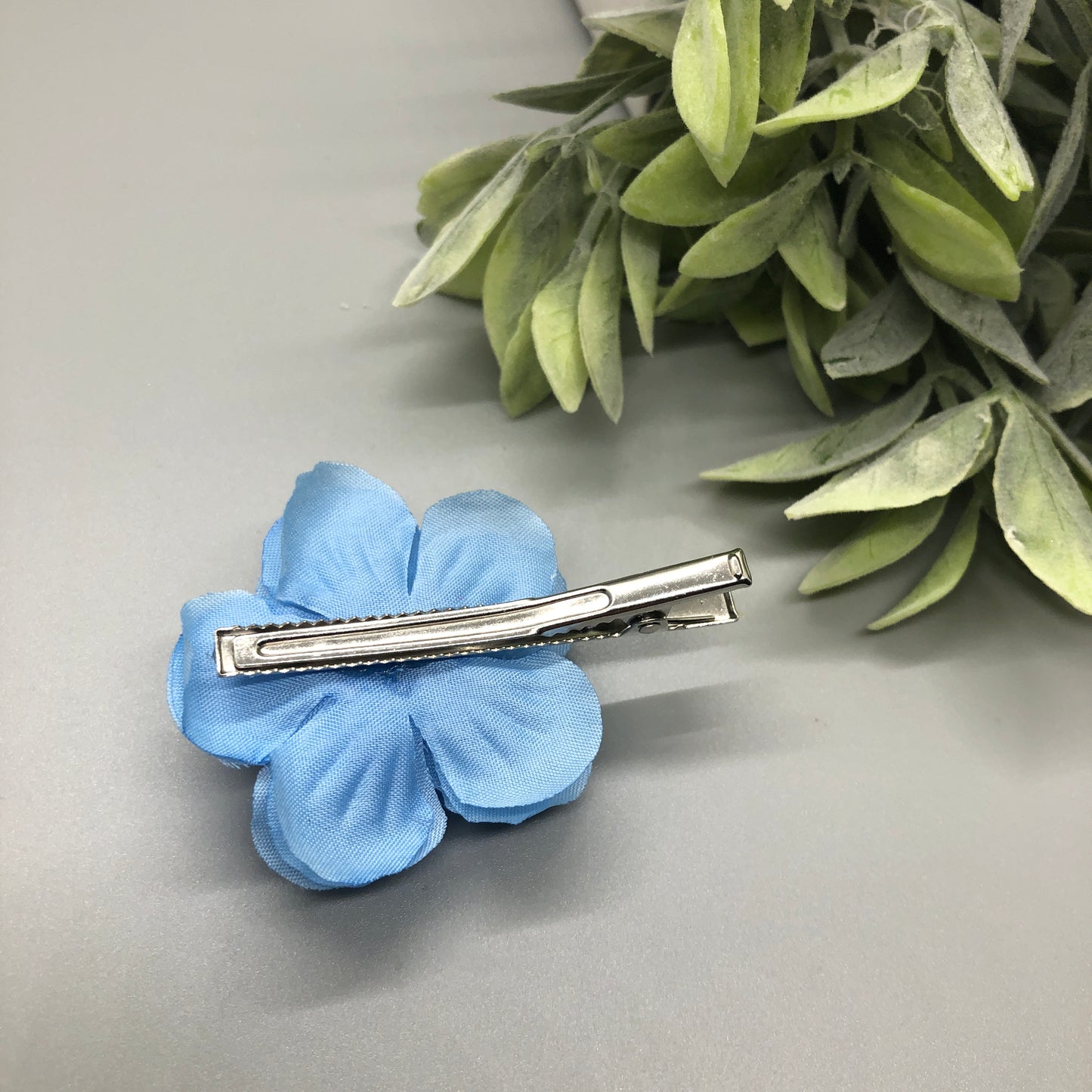 Baby Blue Flower White Pearl Alligator Clip Salon Clips Retro Vintage Style 1 pc