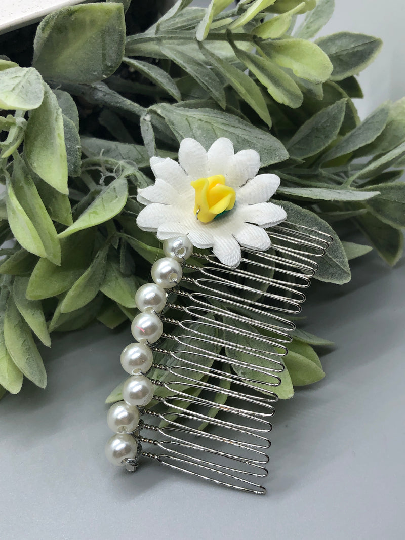 White Daisey Flower White Beads 3.5' Metal Side Comb Retro Vintage Style 1 pc